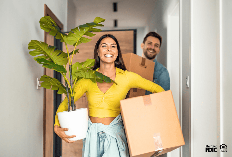 Couple in their early 30s moving into a new house after choosing the best mortgage type for them.