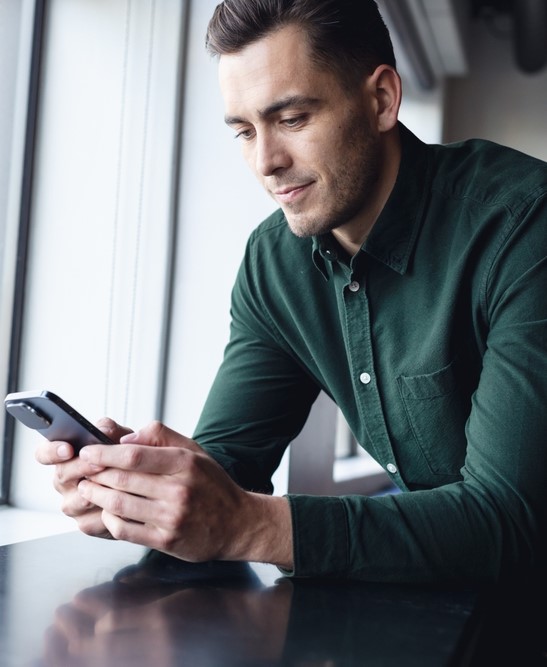 a man downloads the online banking apps on his cell phone